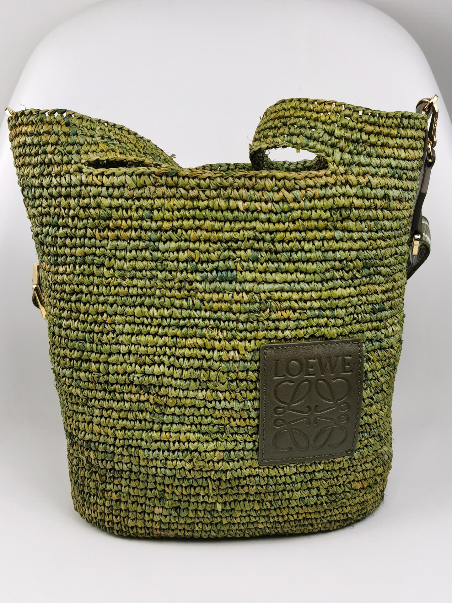 로에베 슬릿 라피아 토트백