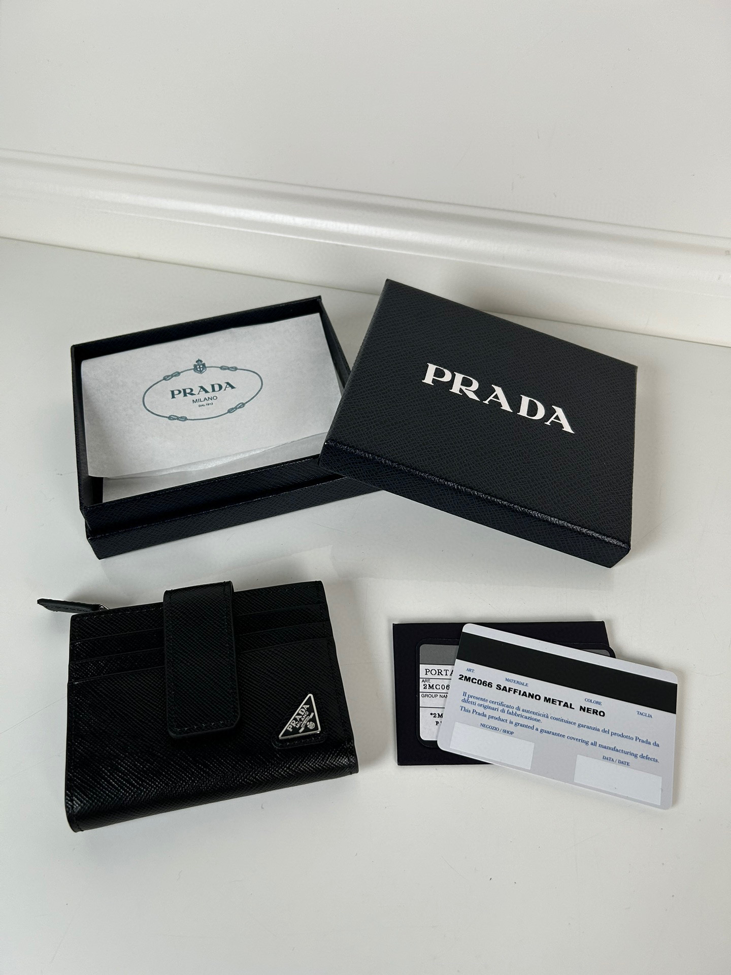 프라다 카드지갑 2MC066