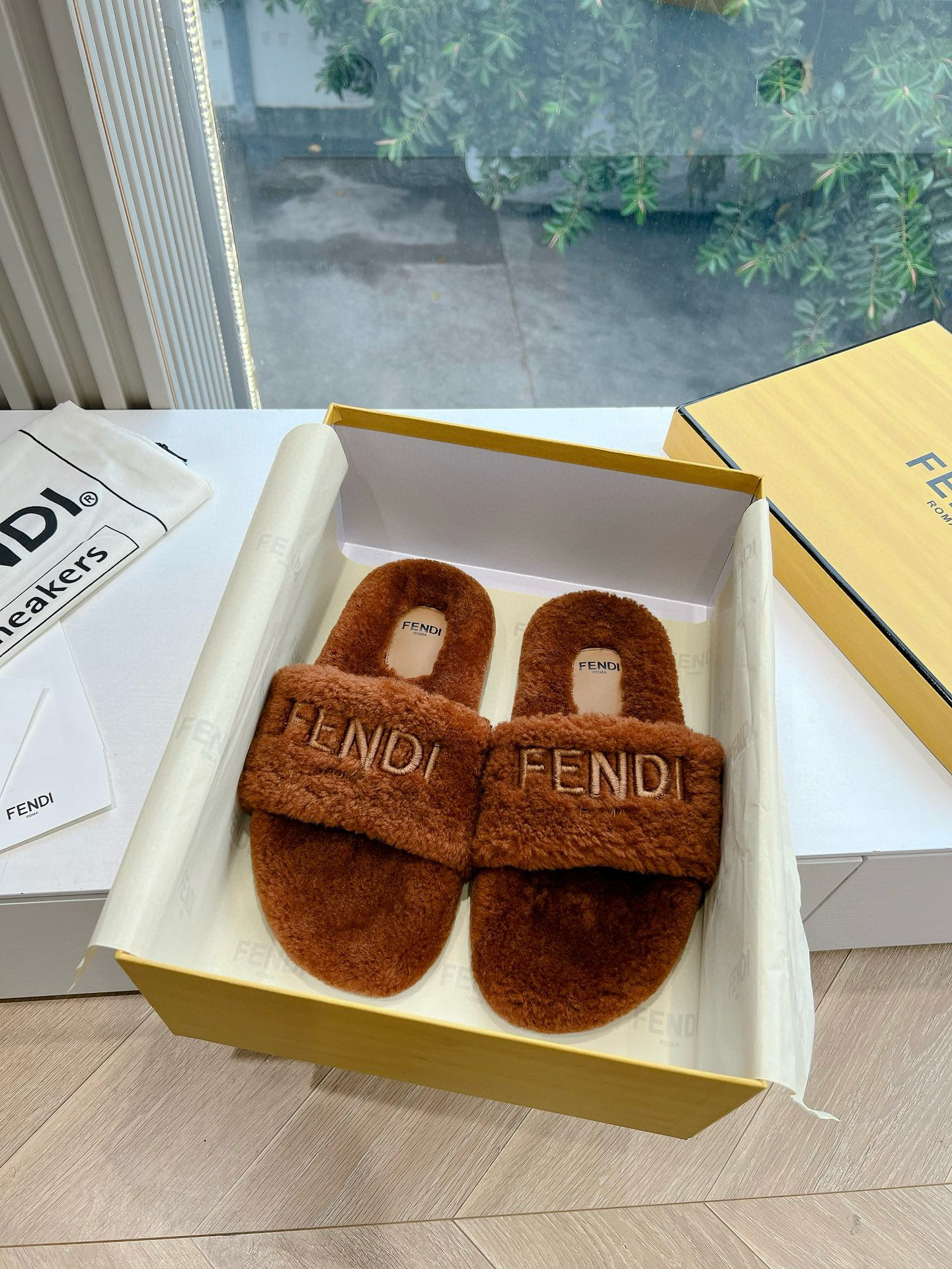 펜디 여자 슬리퍼