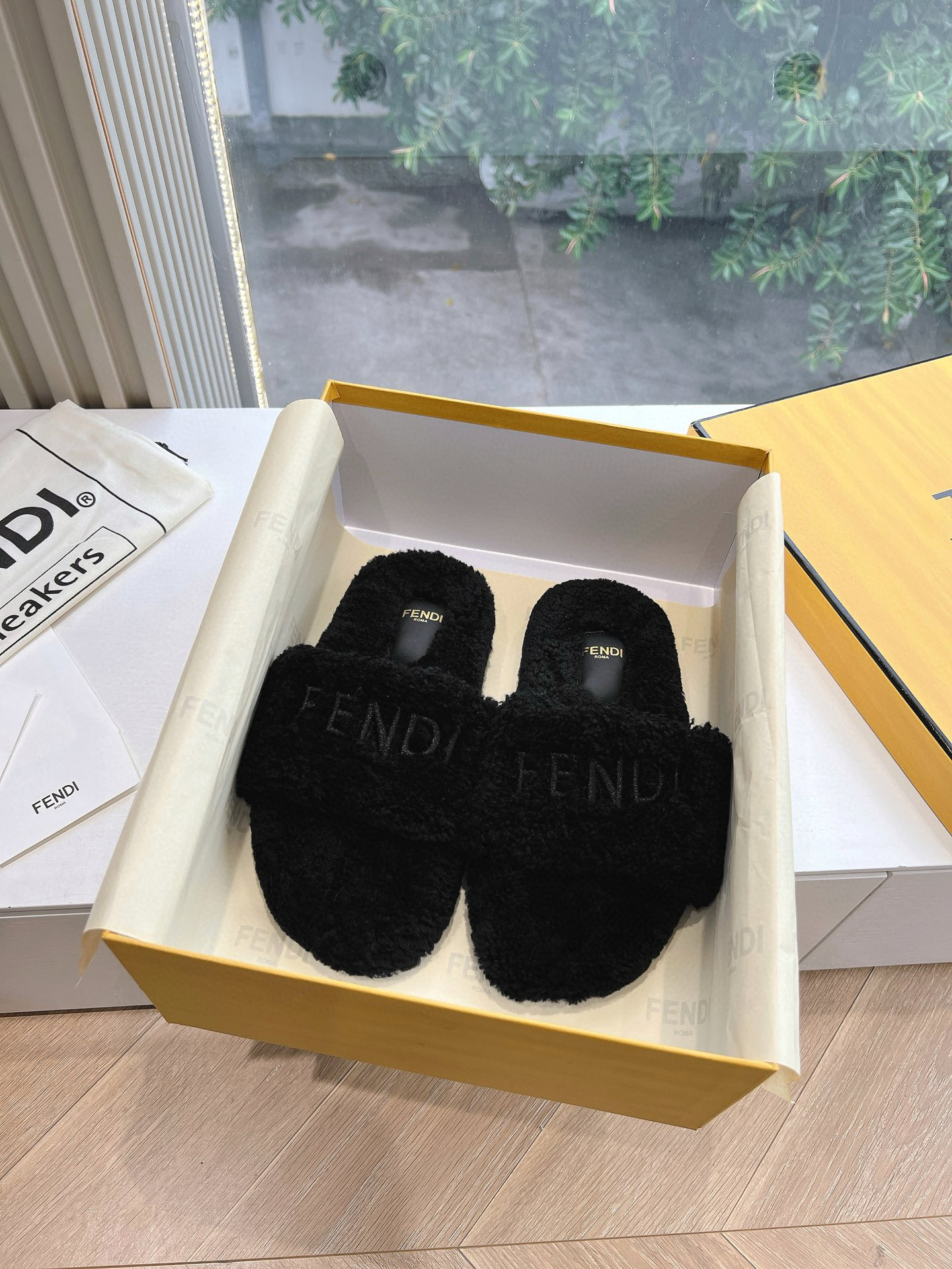펜디 여자 슬리퍼