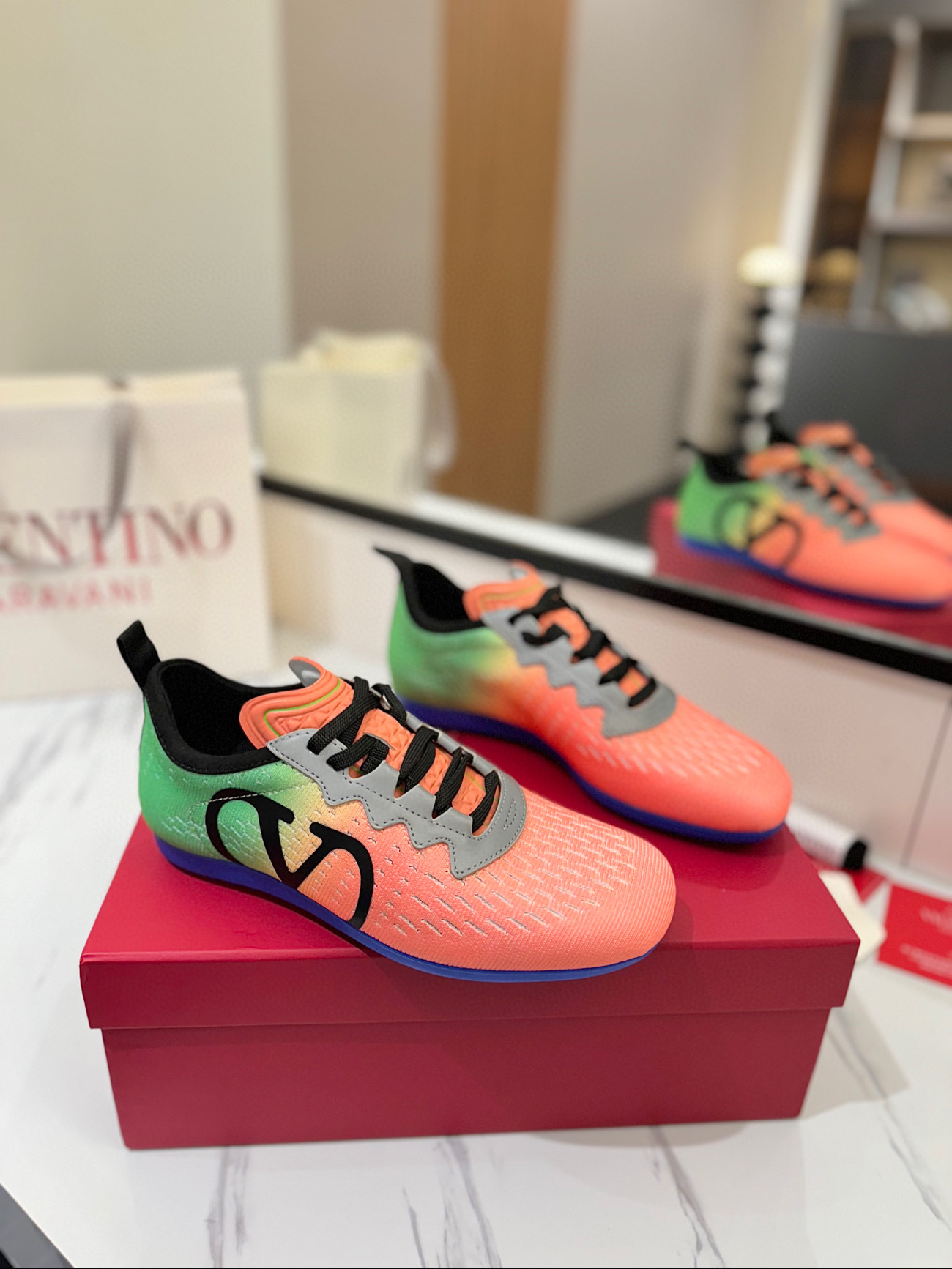 발렌티노 남녀공용 스니커즈 신발 운동화