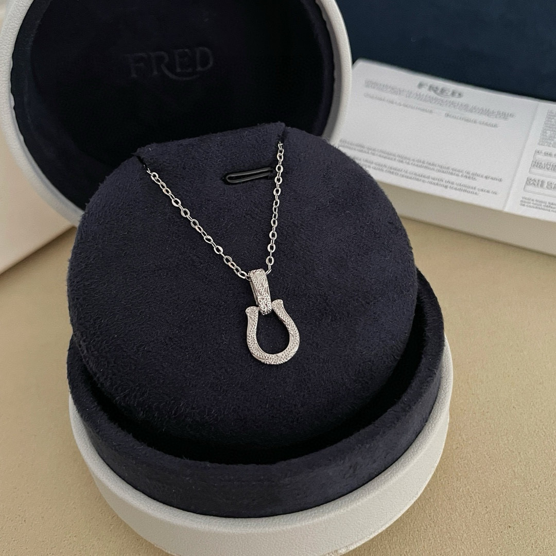 프레드 목걸이