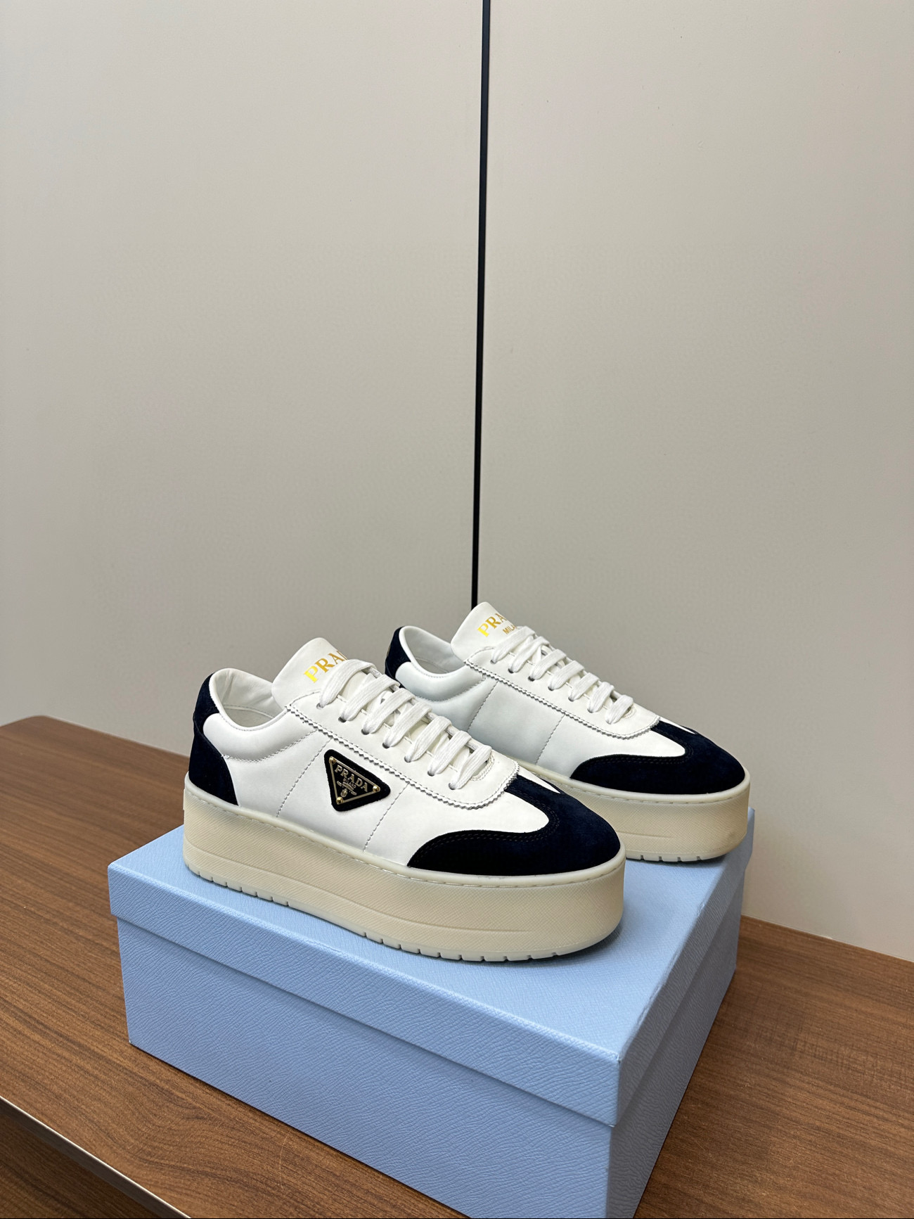 프라다 여자 스니커즈 신발 운동화