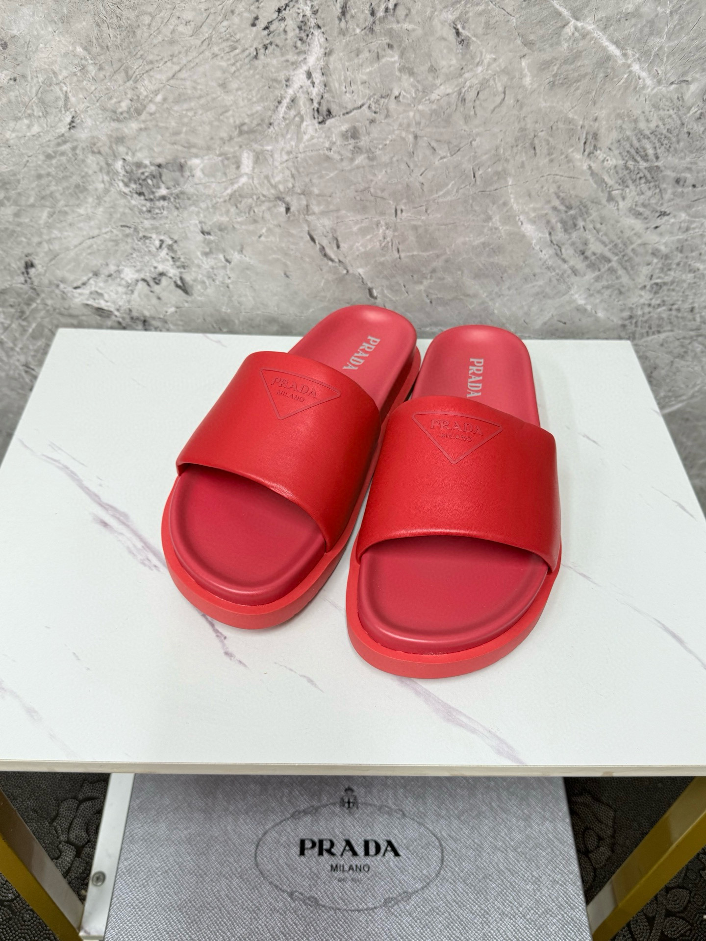 프라다 남자 슬리퍼