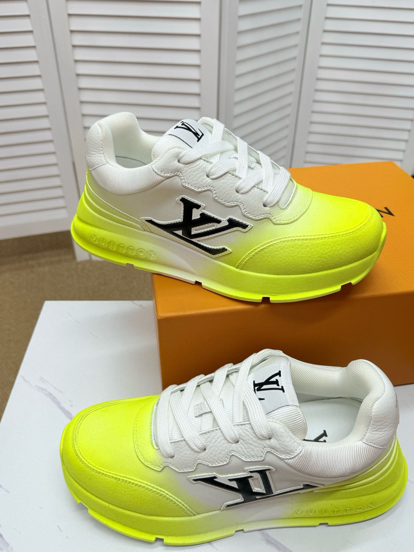 루이비통 남녀공용 신발 운동화 스니커즈