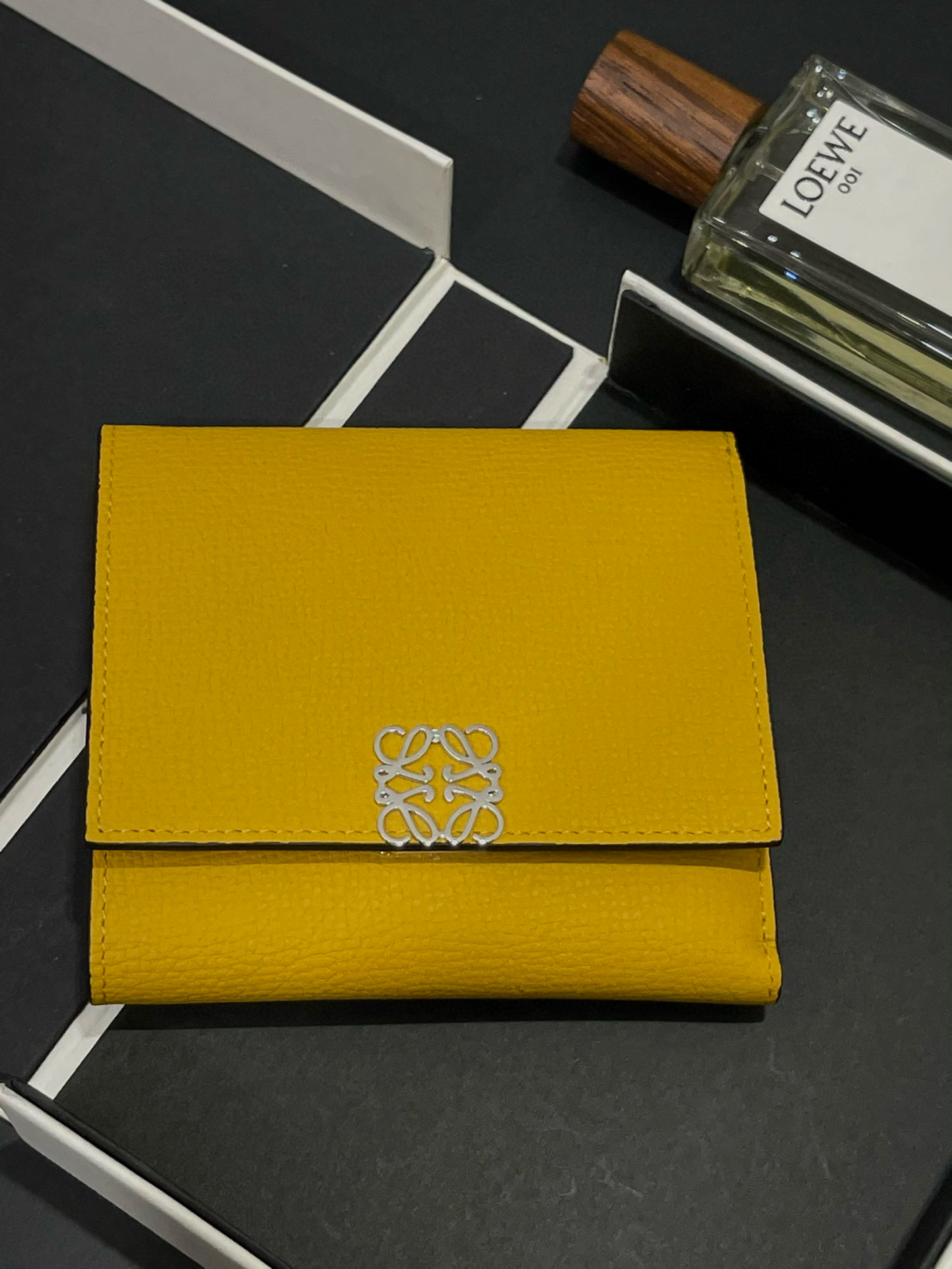 로에베 여자 반지갑