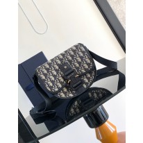 디올 남자가방