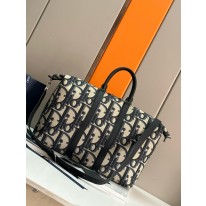 디올 여행가방