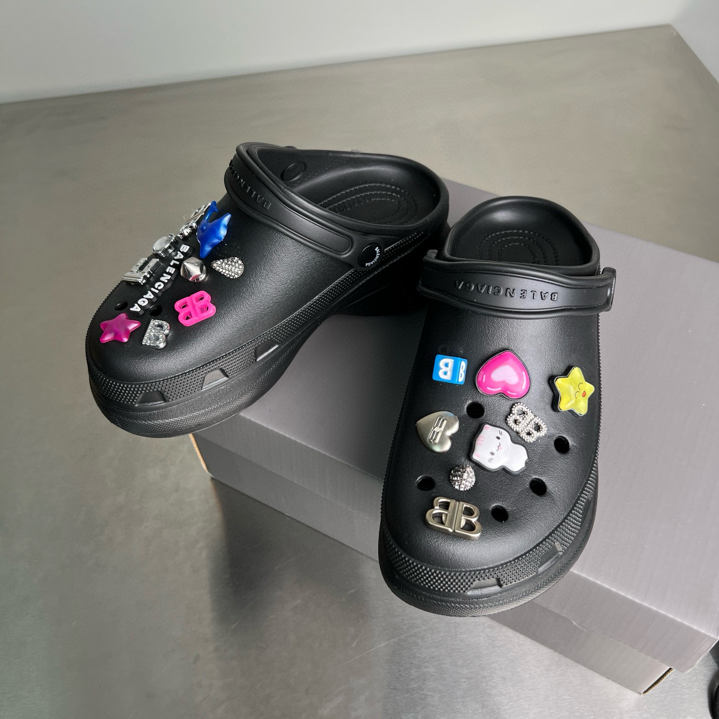 발렌시아가 남녀공용 슬리퍼