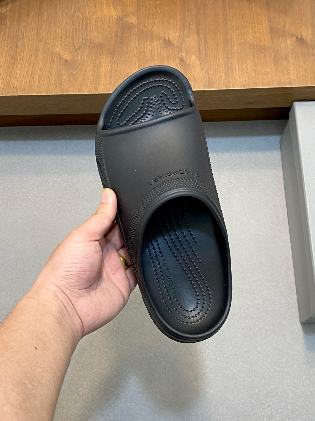 발렌시아가 남자 슬리퍼