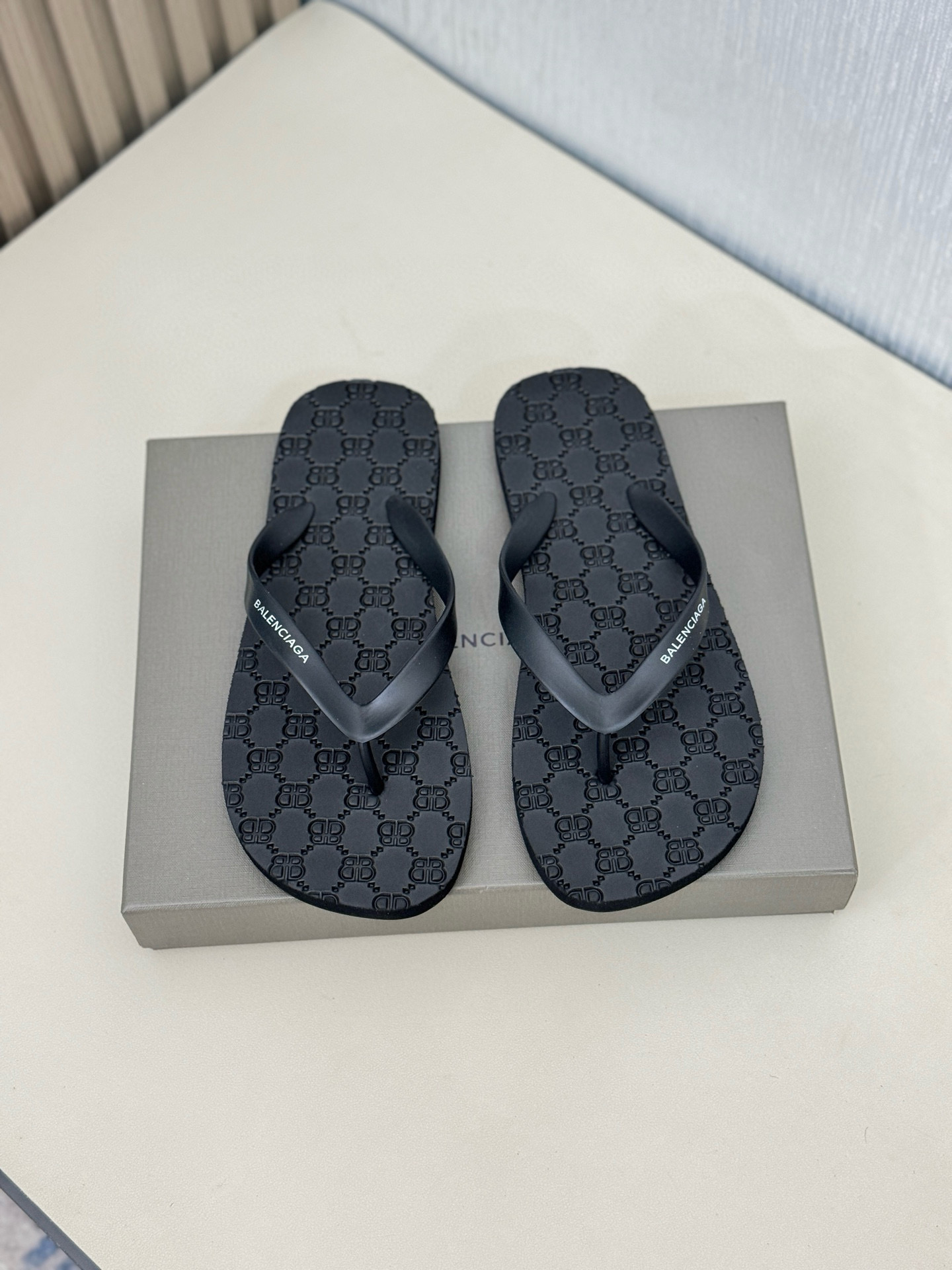 발렌시아가 남자 슬리퍼