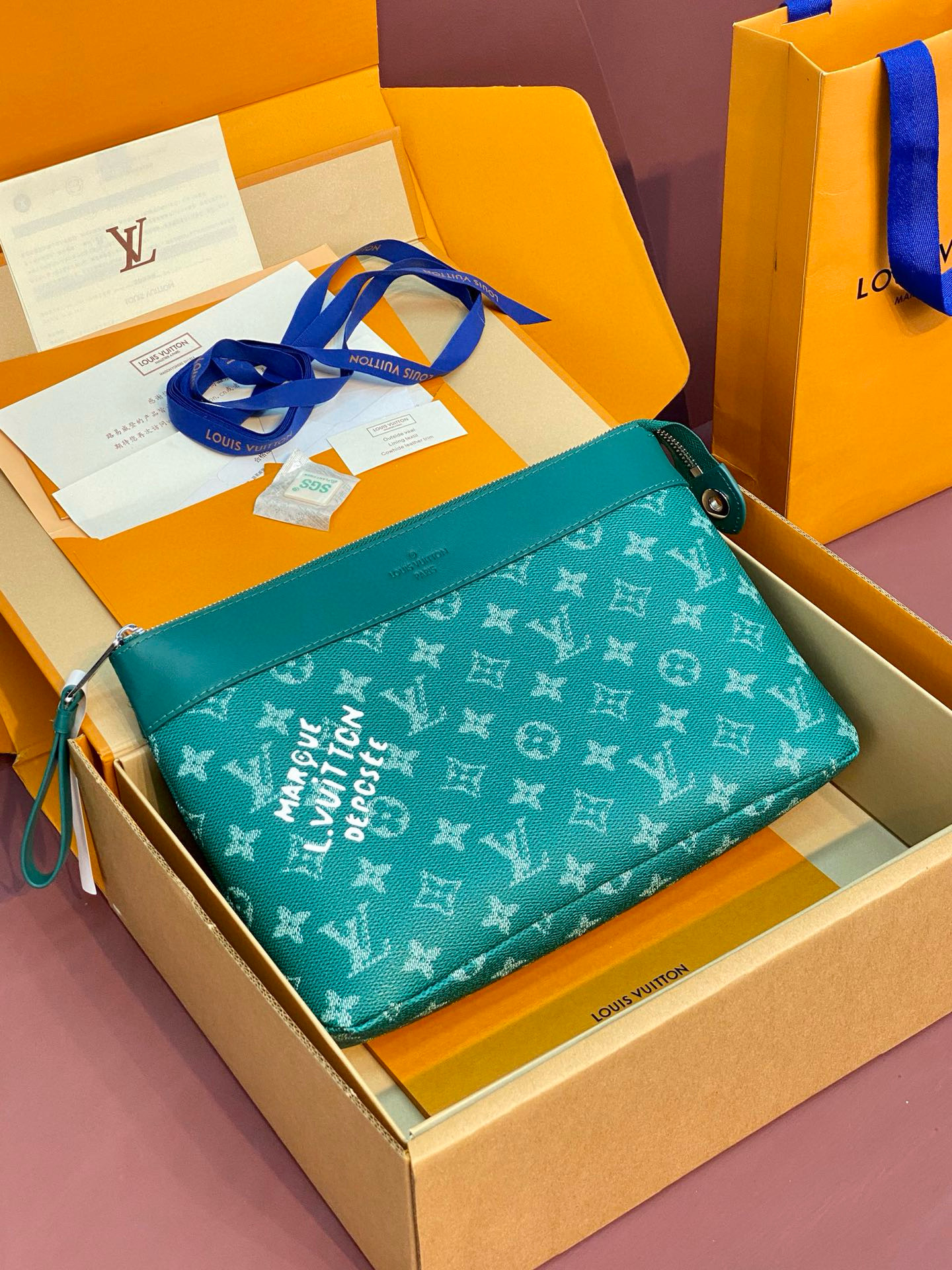 루이비통 M12665 클러치백