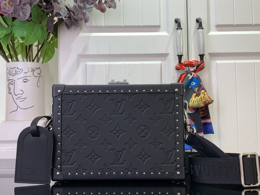 루이비통 M12876 남자가방