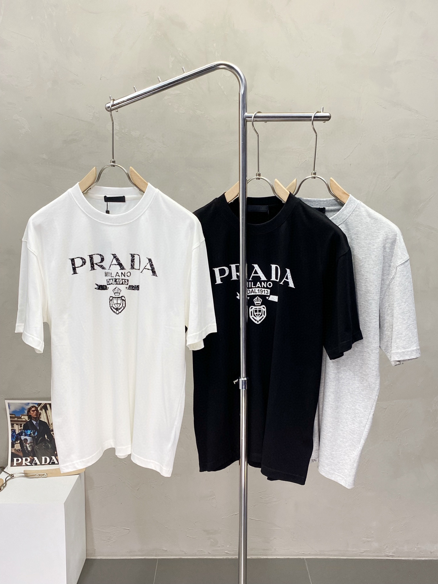 프라다 남자 반팔티