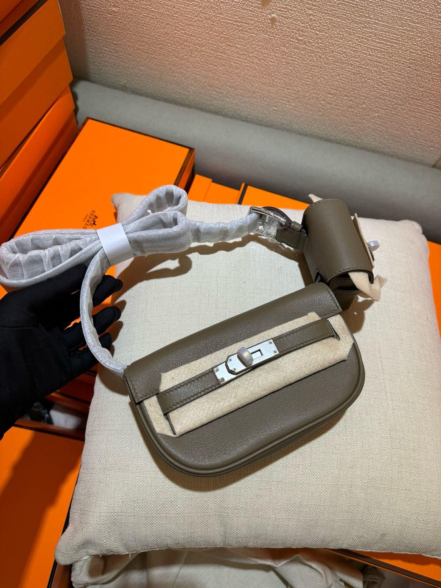 에르메스 켈리 무브 백 스위프트가죽 여자가방