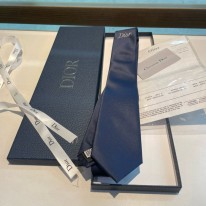 디올 넥타이