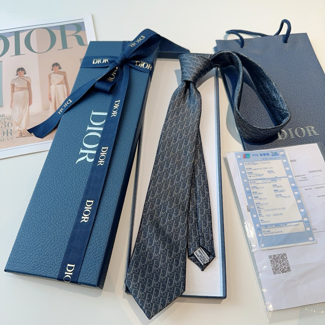 디올 넥타이