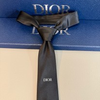 디올 넥타이