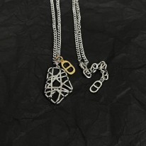 디올 목걸이