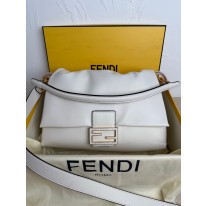 펜디 여자가방 8832