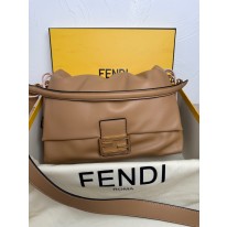 펜디 여자가방 8832