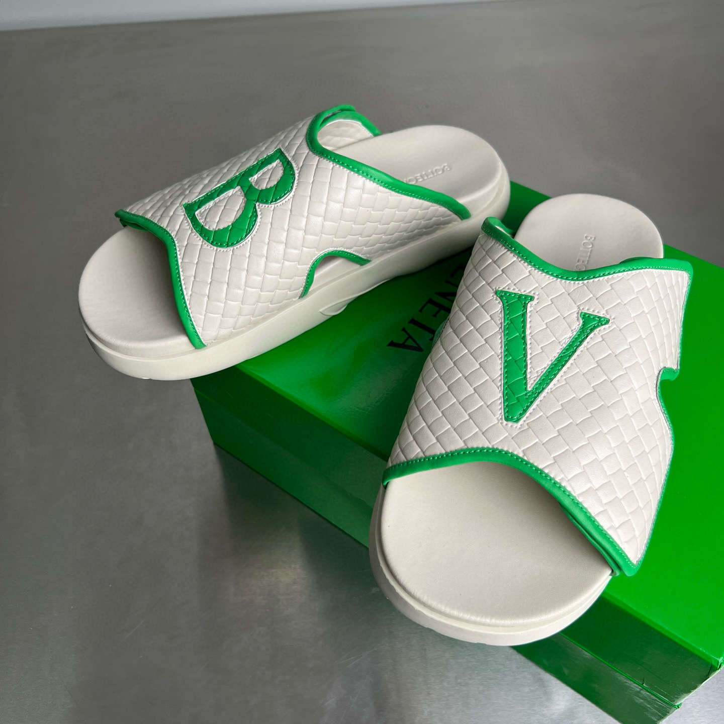 보테가베네타 남자 슬리퍼