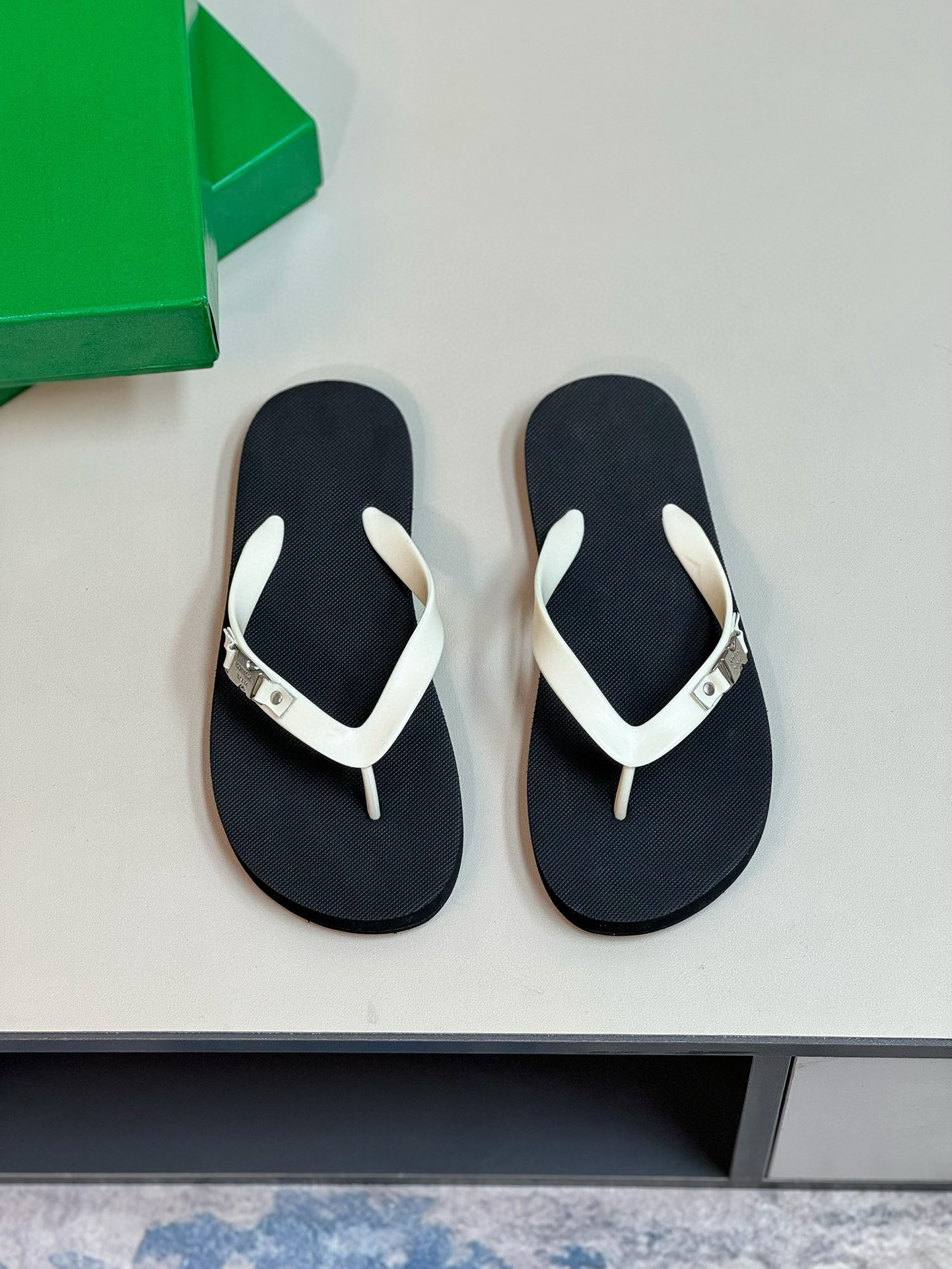 보테가베네타 남자 슬리퍼