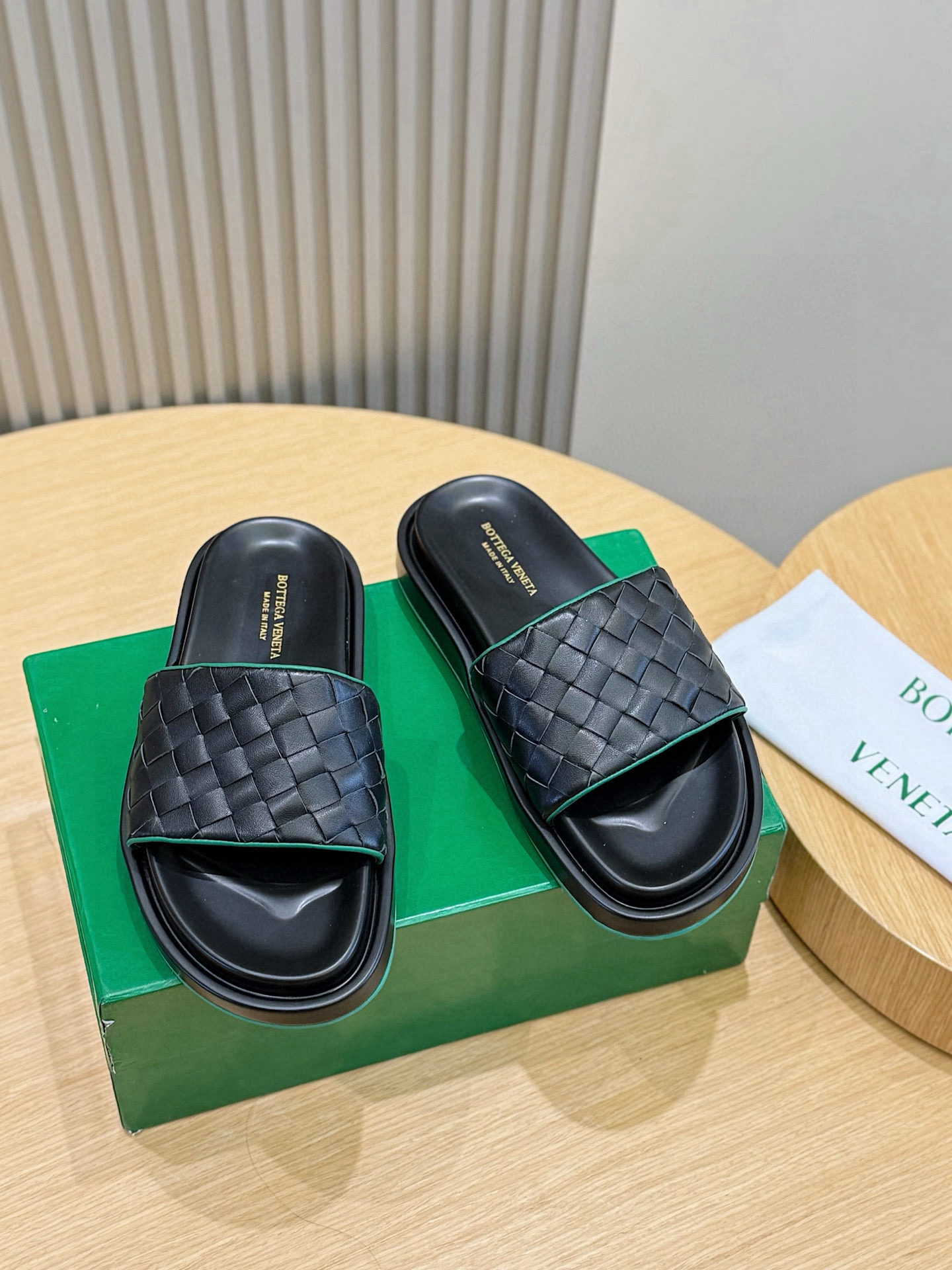 보테가베네타 남자 슬리퍼
