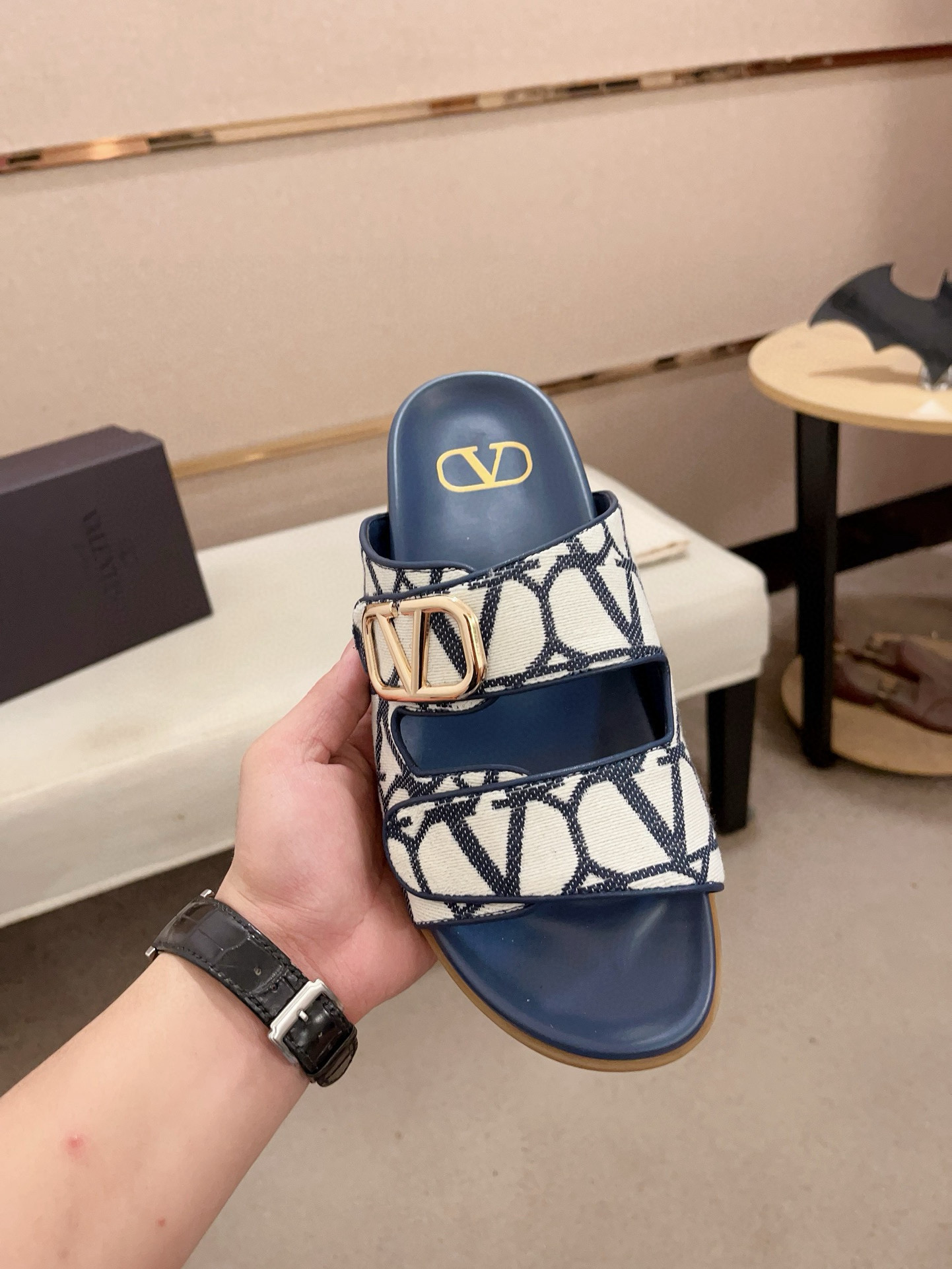 발렌티노 남녀공용 슬리퍼