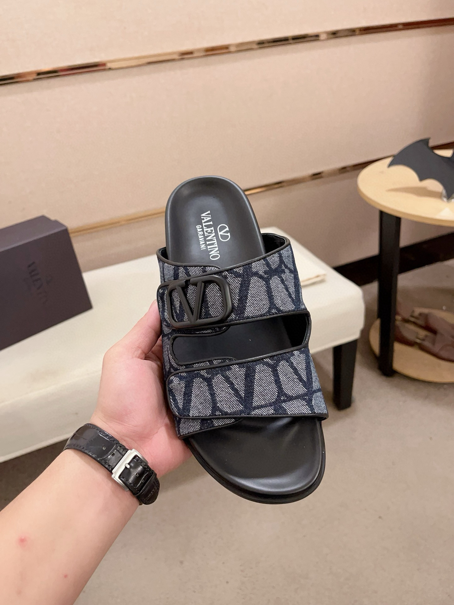 발렌티노 남녀공용 슬리퍼
