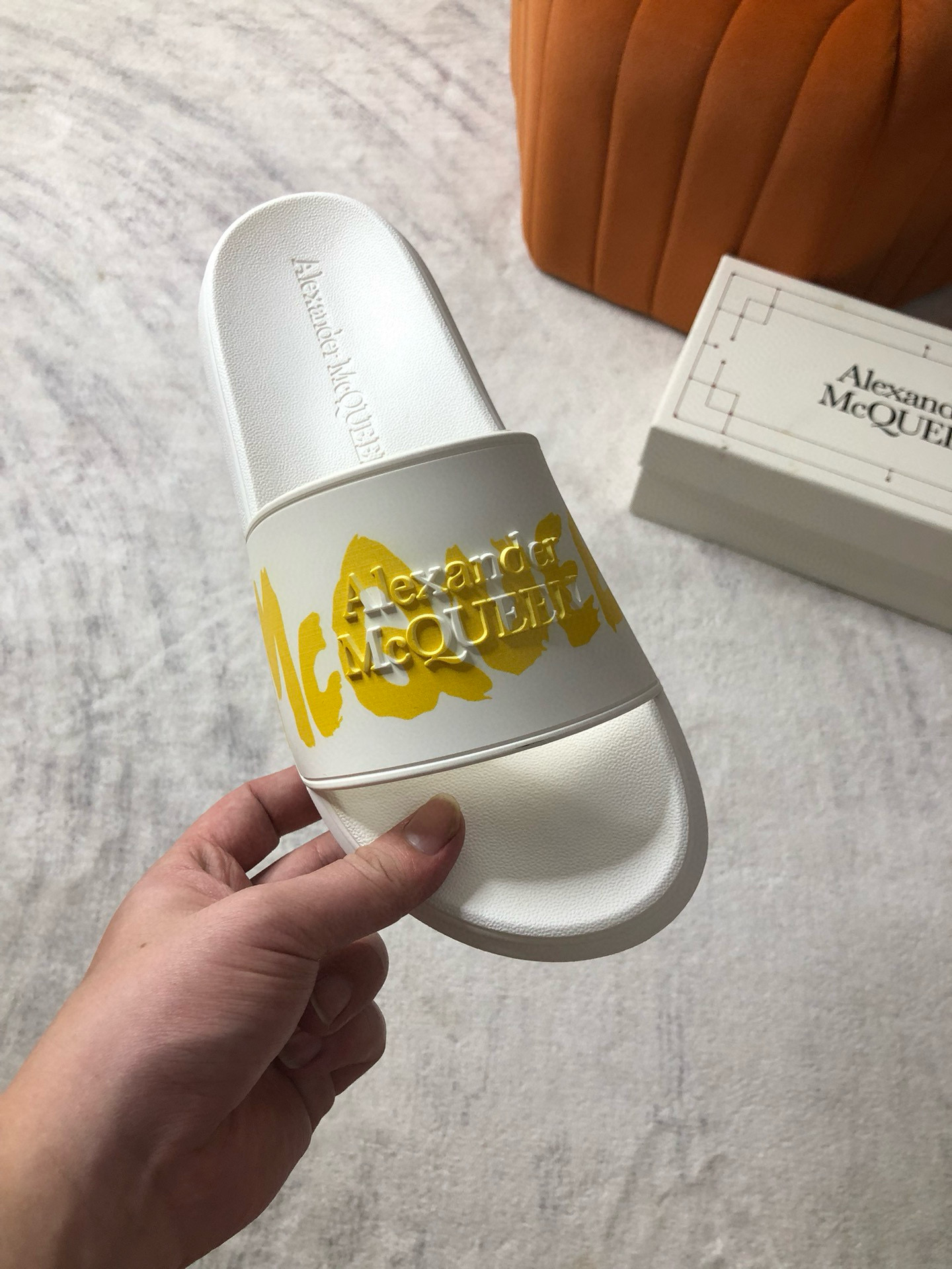 알렉산더 맥퀸 남녀공용 슬리퍼