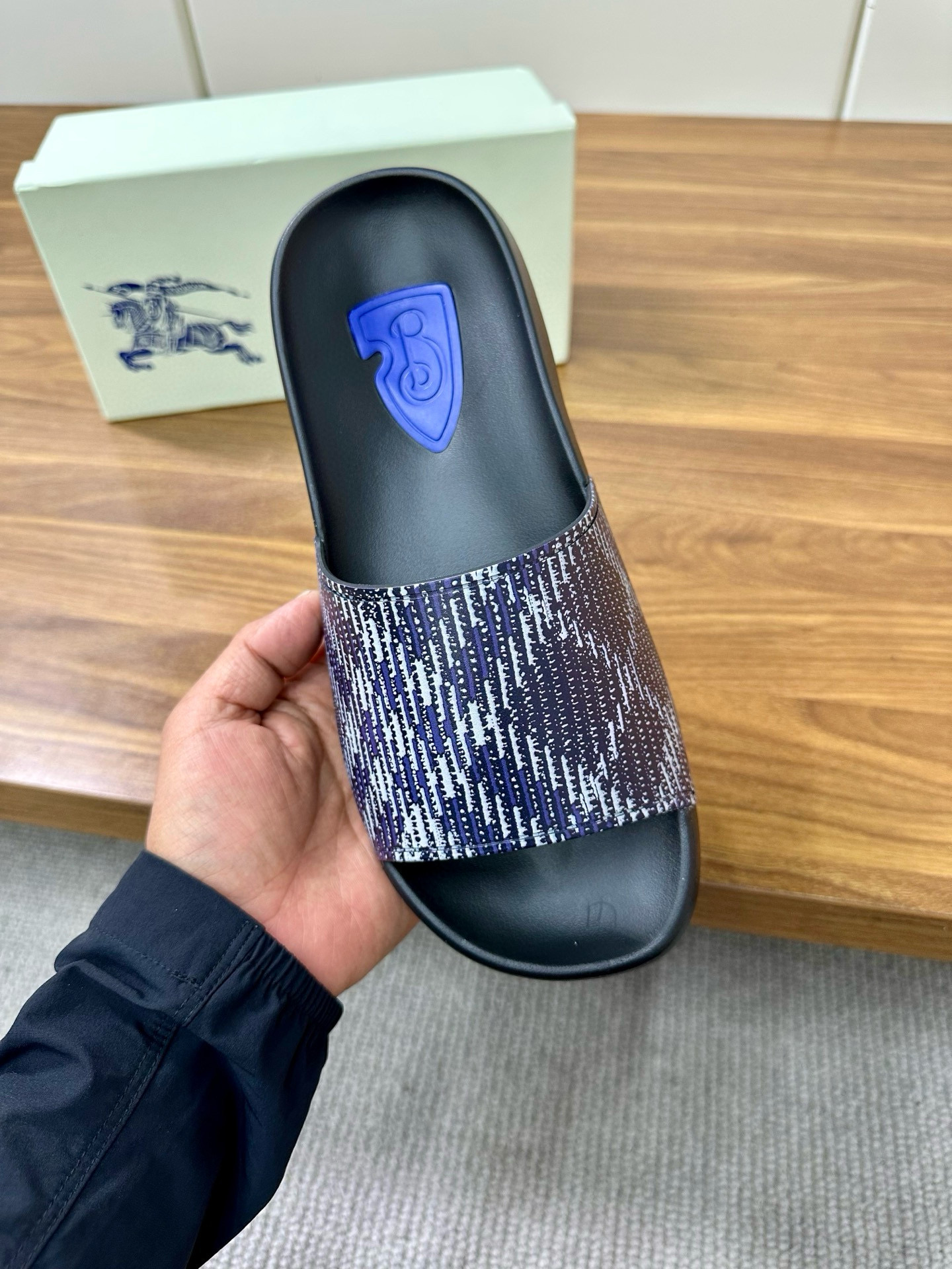 버버리 남자 슬리퍼