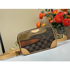 루이비통 M26020 남자가방