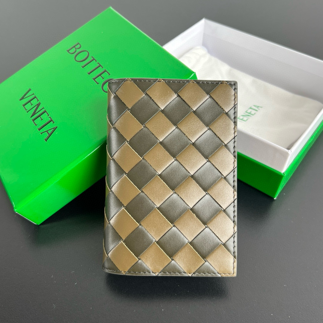 보테가베네타 607482 여권지갑