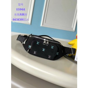 루이비통 M13961 벨트백-힙색-허리가방