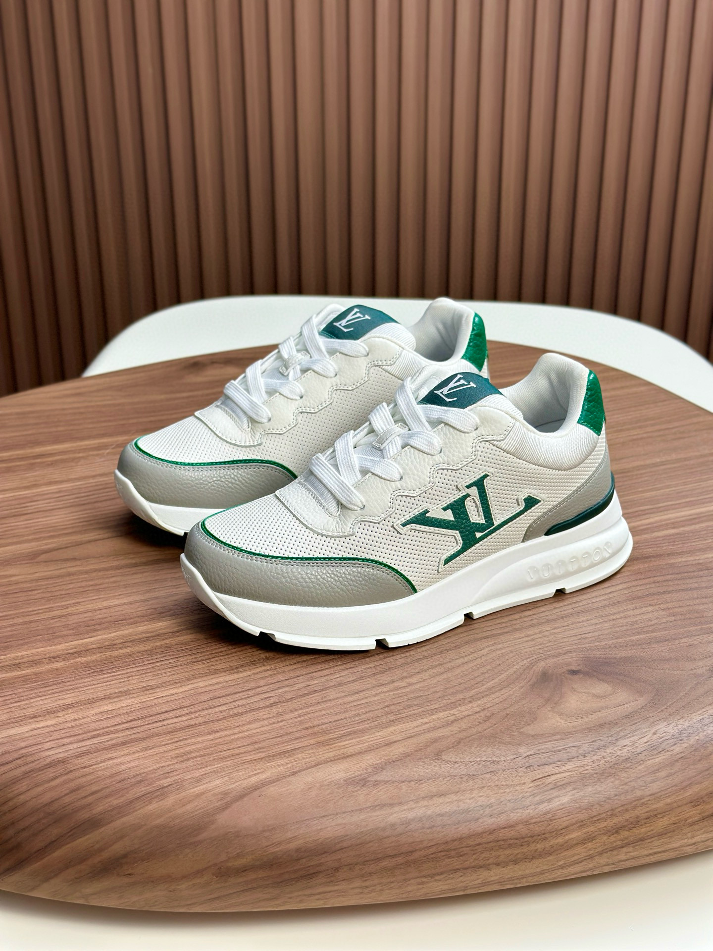 루이비통 트레이너 남자 신발 운동화 스니커즈