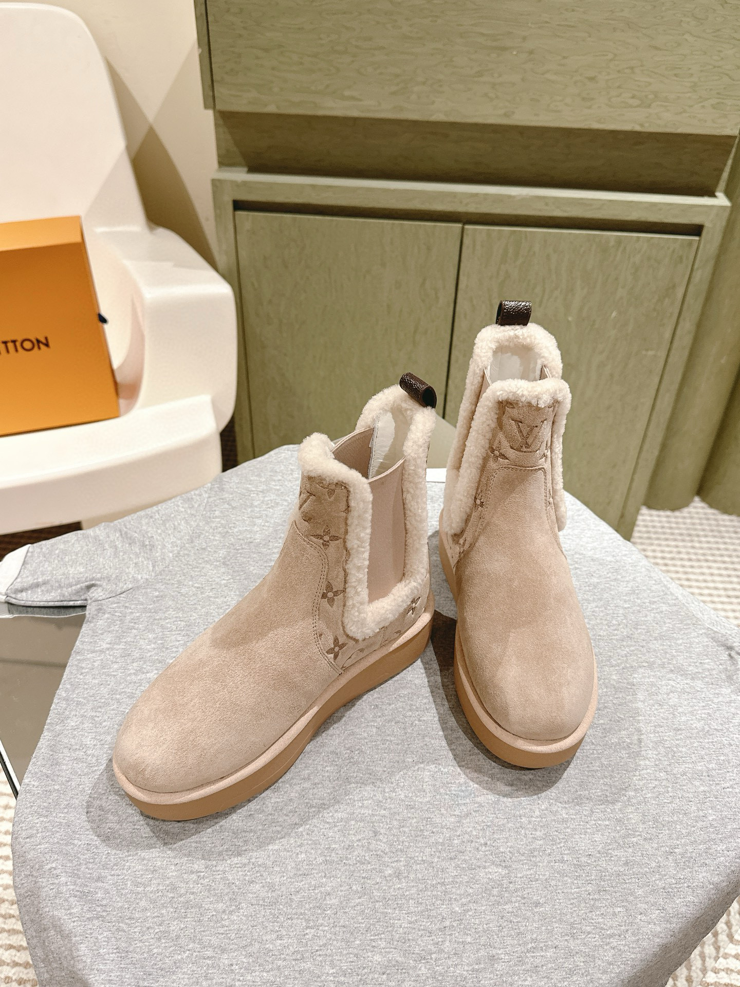 루이비통 4CM 여자 부츠