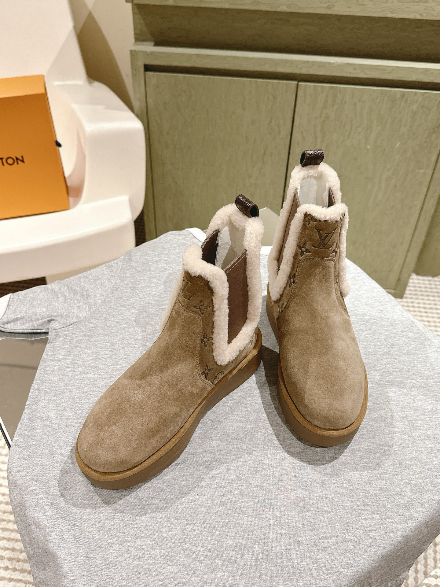 루이비통 4CM 여자 부츠