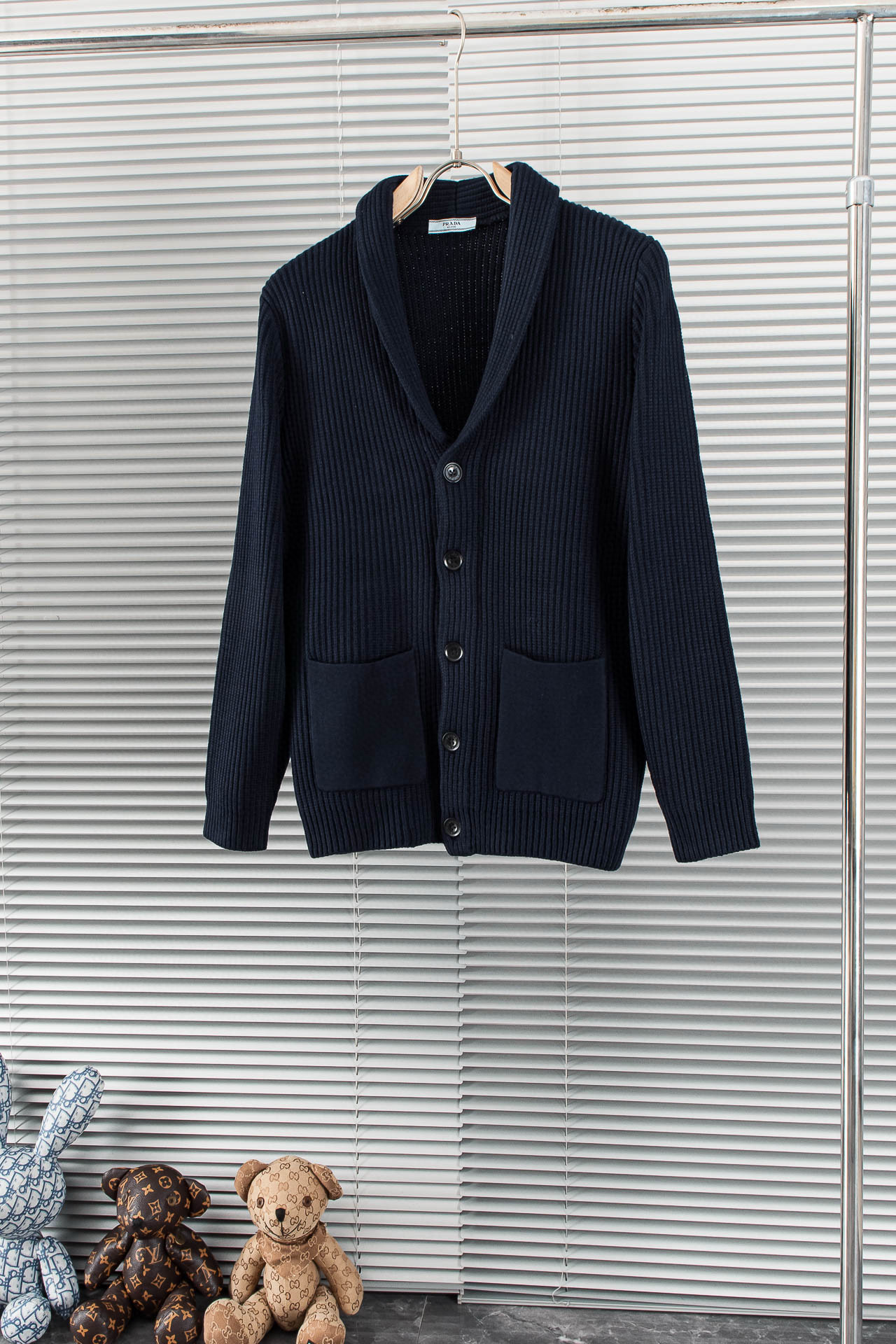 프라다 남자 가디건