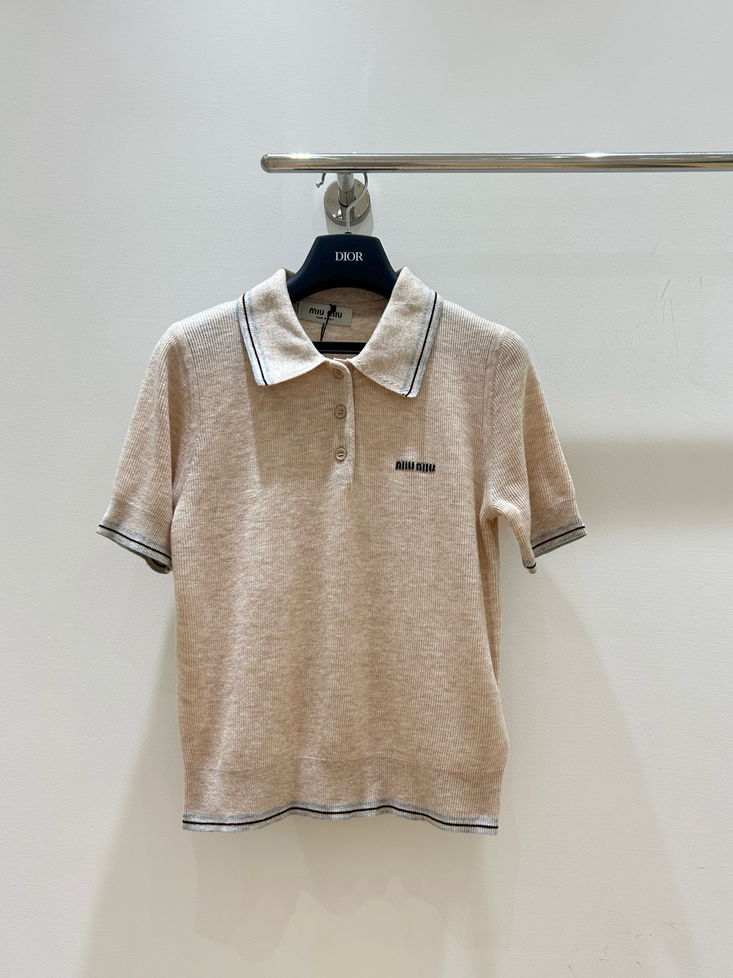 미우미우 여자 반팔