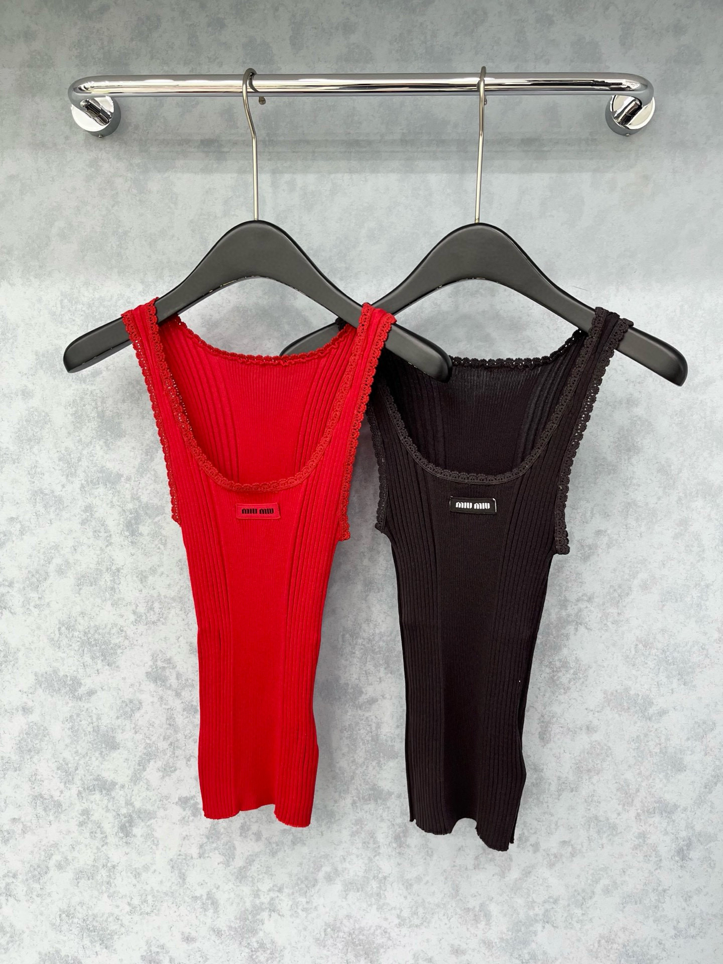 미우미우 2컬러 여자 조끼