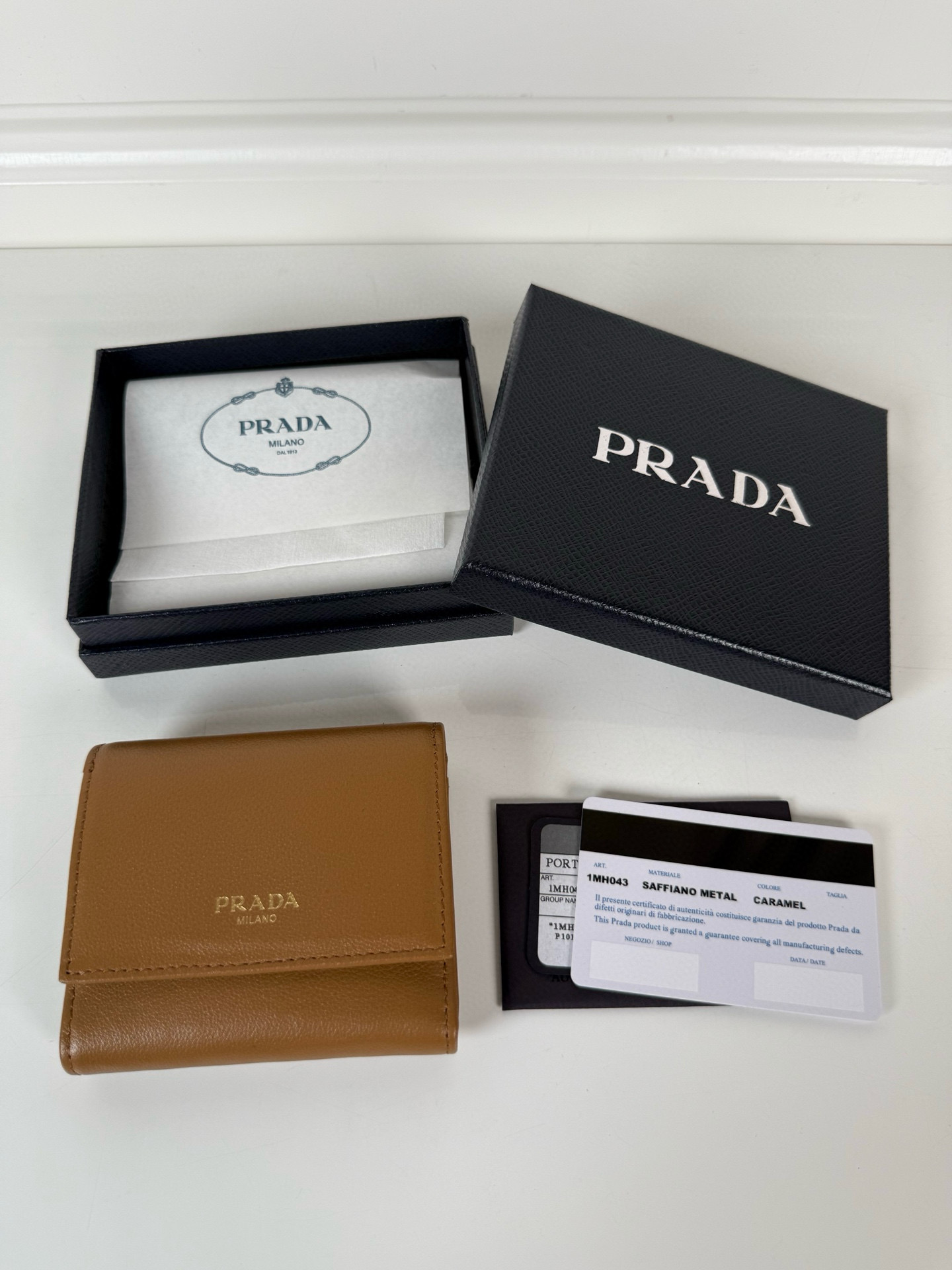 프라다 1MH043 여자 반지갑